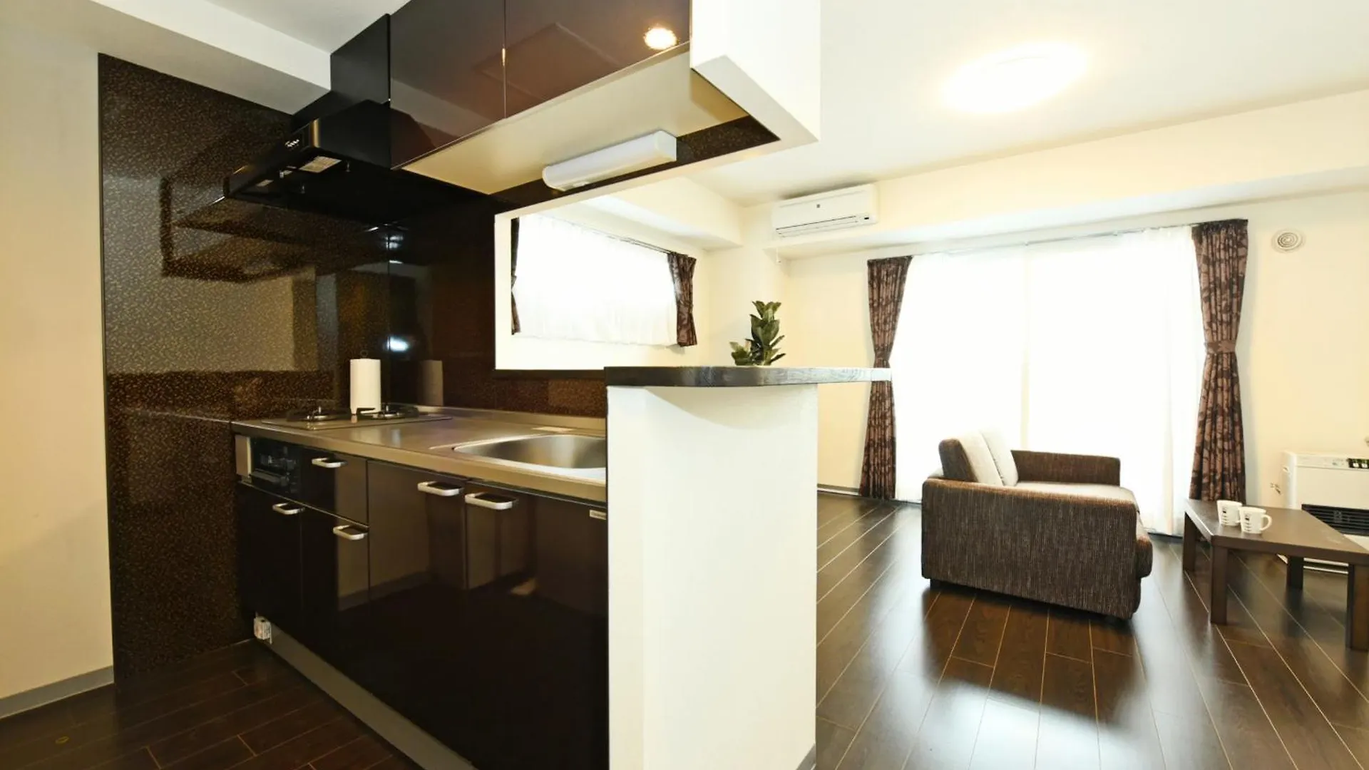Апарт отель Sun Court Hondori Garden Hills Tsukisappu
