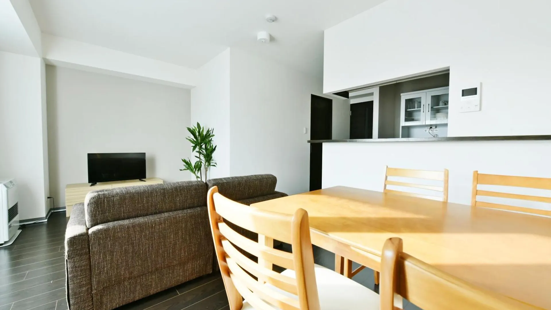Апарт отель Sun Court Hondori Garden Hills Tsukisappu