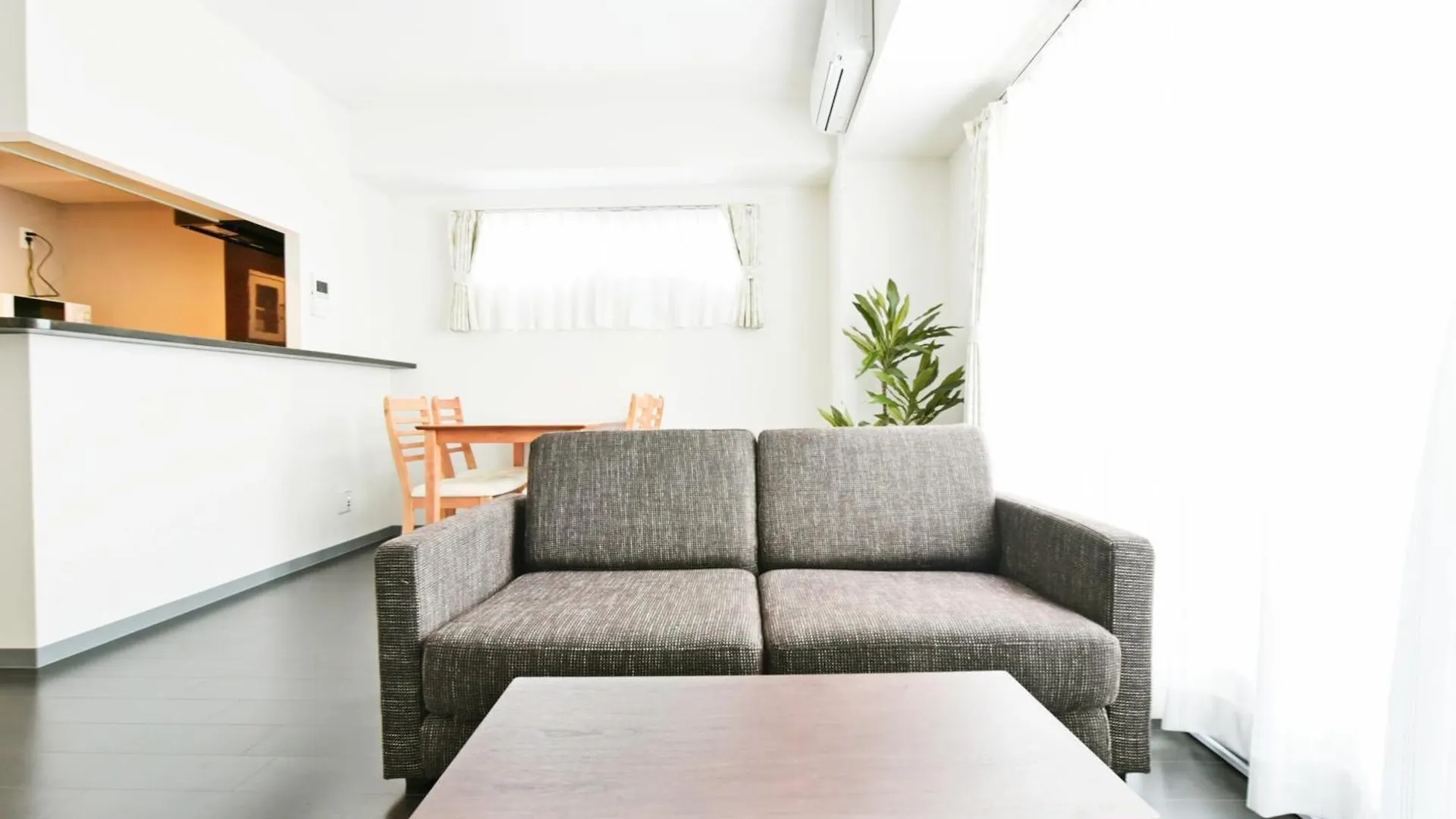 Апарт отель Sun Court Hondori Garden Hills Tsukisappu Япония